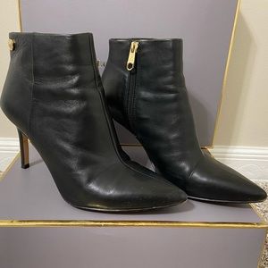 Louise et Cie Sonya Pointy Toe Black Bootie 7 1/2